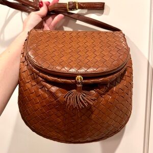Bottega Veneta Intrecciato Crossbody Bag: Vintage Cognac with Patina - midsize